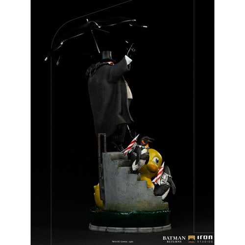 Batman Returns Penguin Deluxe Art 1:10 Scale Statue