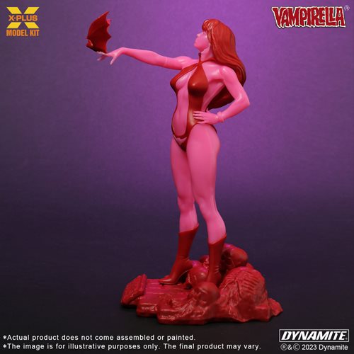 Vampirella Jose Gonzalez Glow-in-the-Dark Edition 1:8 Scale Plastic Model Kit