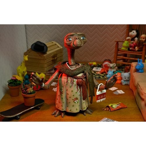 E.T. the Extra-Terrestrial Ultimate Dress Up E.T. 40th Anniversary 7-Inch Scale Action Figure