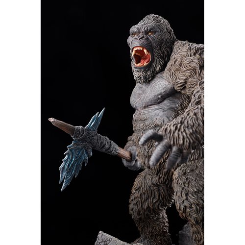 Godzilla vs. Kong Battle Axe Kong Hyper Solid Statue