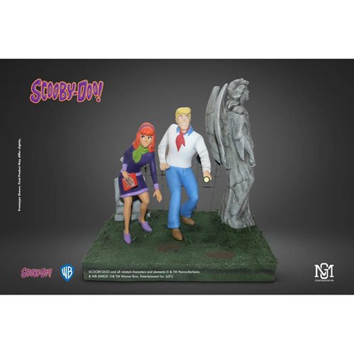 Scooby-Doo Fred and Daphne 1:6 Scale Limited Edition Diorama