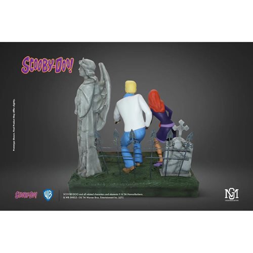 Scooby-Doo Fred and Daphne 1:6 Scale Limited Edition Diorama