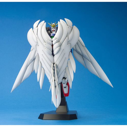 Mobile Suit Gundam Wing: Endless Waltz Wing Gundam Zero EW Master Grade 1:100 Scale Model Kit