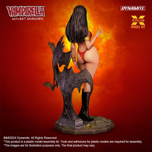 Vampirella with Bat Shadows 1:8 Scale Model Kit