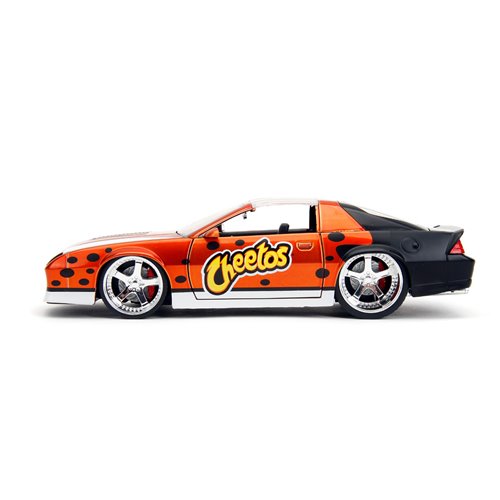 Cheetos 1985 Chevrolet Camaro Z28 1:24 Scale Die-Cast Metal Vehicle with Chester Cheetah Figure