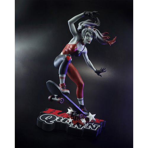Harley Quinn Red, White and Black by Ivan Tao 1:10 Scale Resin Statue