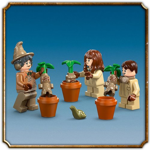 LEGO 76445 Harry Potter Hogwarts Castle: Herbology Class