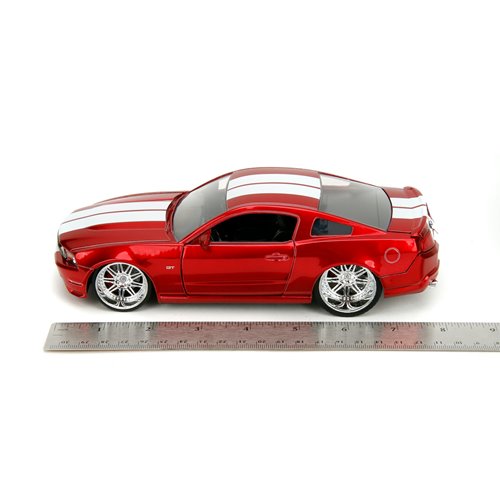 Bigtime Muscle 2010 Red Ford Mustang GT 1:24 Scale Die-Cast Metal Vehicle