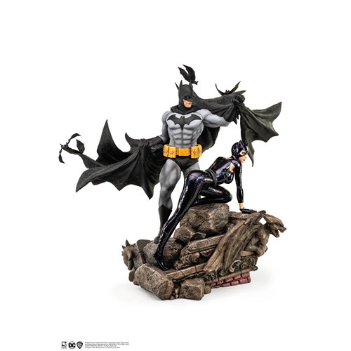 Batman and Catwoman Reunion 1:4 Scale Statue