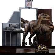 Jurassic Park Raptors at the Kitchen's Door 1:10 Art Scale Limited Edition Statue