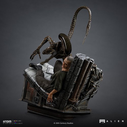 Alien 3 Ellen Ripley and Dog Alien 1:10 Art Scale Statue