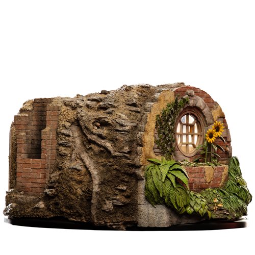 The Lord of the Rings Bilbo Baggins in Bag End 1:6 Scale Limited Edition Statue