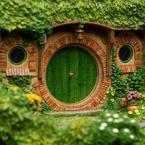 The Lord of the Rings Bag End Hobbit Hole Environment Statue