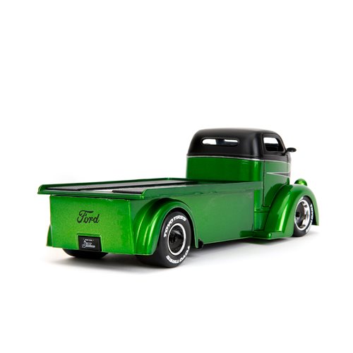 Just Trucks 1947 Ford Coe 1:24 Scale Die-Cast Metal Vehicle with Tire Rack