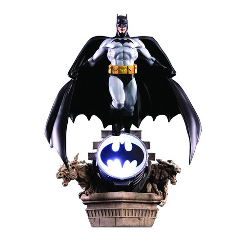 Batman 1:8 Scale Light-Up Wall Statue
