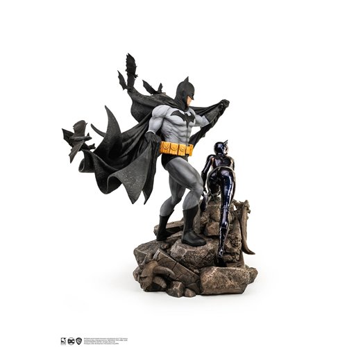 Batman and Catwoman Reunion 1:4 Scale Statue