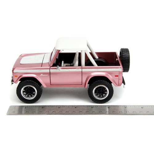 Pink Slips 1973 Ford Bronco with Base 1:24 Scale Die-Cast Metal Vehicle