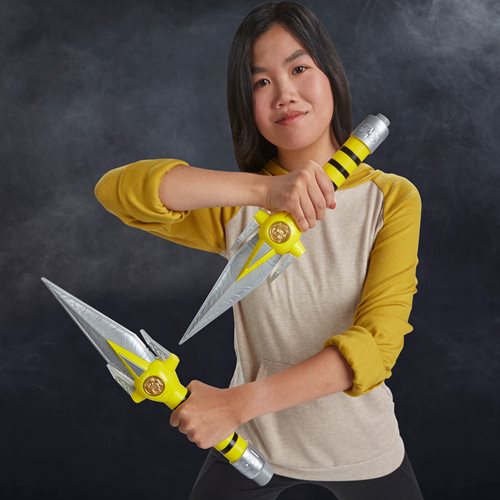 Power Rangers Lightning Collection Mighty Morphin Yellow Ranger Power Daggers Prop Replica