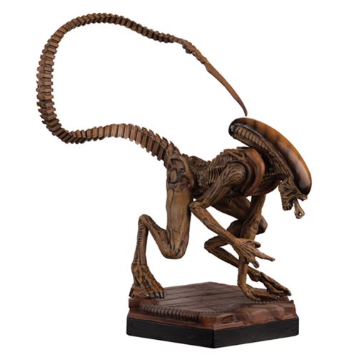 Alien and Predator Alien 3 Xenomorph Figure with Collector Magazine #4