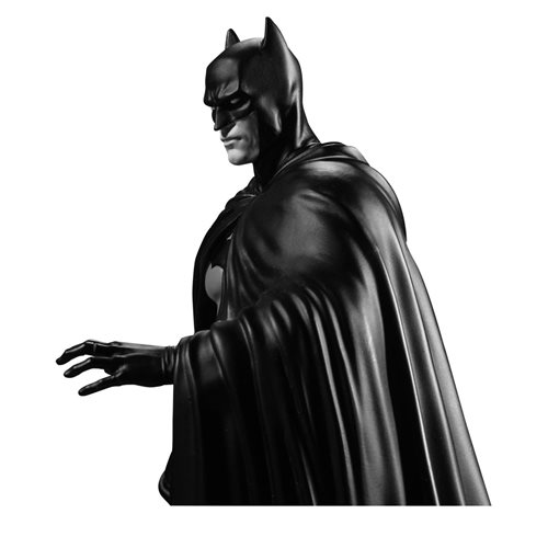 Batman Black and White by Lee Weeks Resin 1:10 Scale Statue