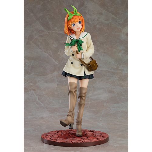 The Quintessential Quintuplets Yotsuba Nakano Date Style Version 1:6 Scale Statue