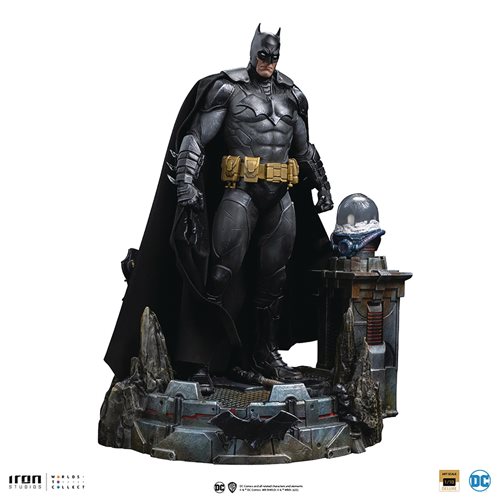 Batman Unleashed DLX Art 1:10 Scale Statue