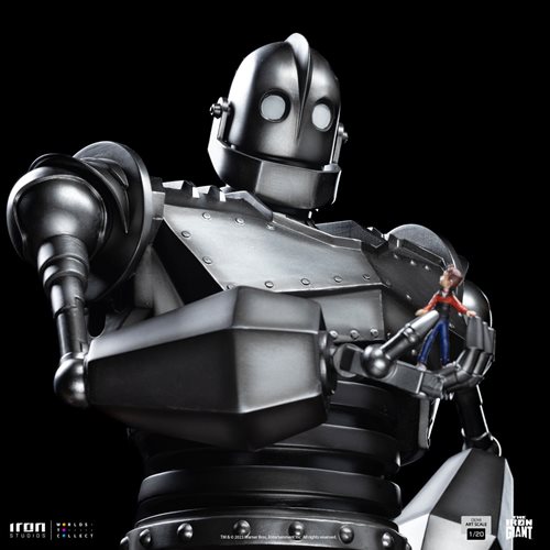 The Iron Giant and Hogarth Hughes Demi Art 1:20 Scale Statue