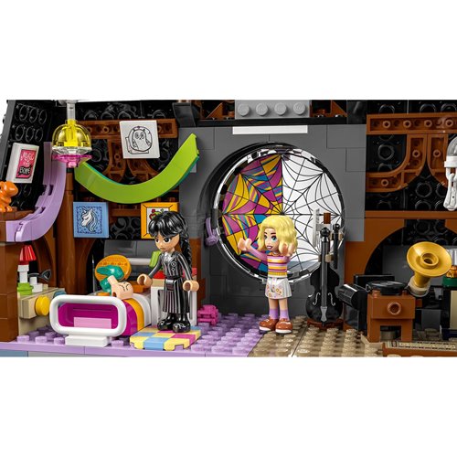 LEGO 76781 Wednesday & Enid's Dorm Room