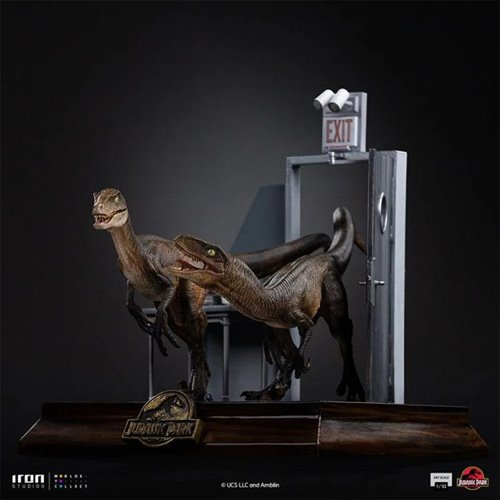 Jurassic Park Raptors at the Kitchen's Door 1:10 Art Scale Limited Edition Statue