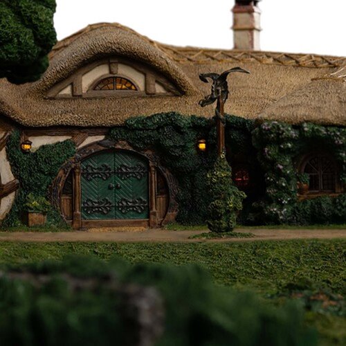 The Lord of the Rings Trilogy The Green Dragon Inn Limited Edition Environment Statue