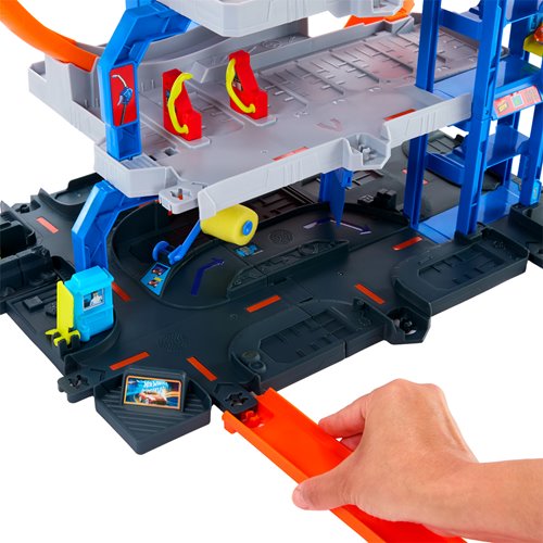 Hot Wheels Mega Loop Garage Track Set
