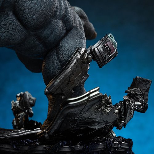 Rhino Limited Edition 1:10 Art Scale Statue