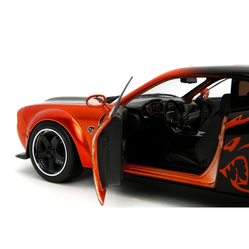 Pink Slips Wave 1 2015 Dodge Challenger SRT Hellcat Redeye Widebody 1:18 Scale Die-Cast Metal Vehicl