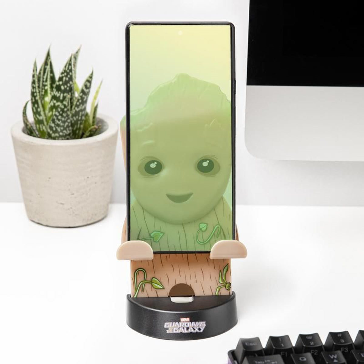 Groot phone stand -  France
