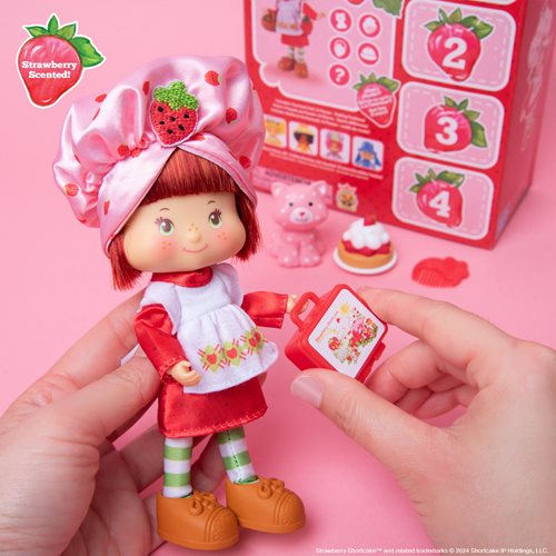 Strawberry Shortcake 5 1/2-Inch Strawberry Shortcake Fashion Doll