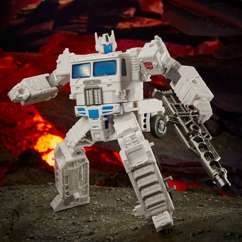 Transformers War for Cybertron Kingdom Leader Ultra Magnus