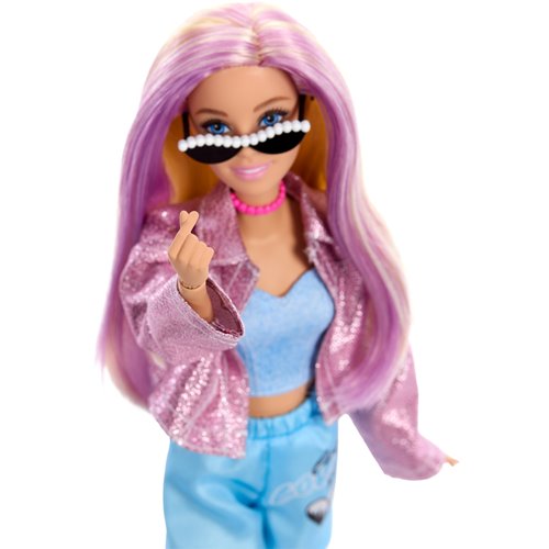 Barbie Deluxe Style Fashion Build Up Doll and Accessories