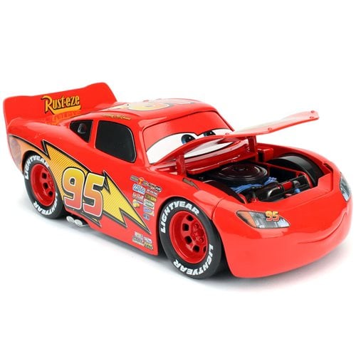 Disney Pixar Cars 3 Lightning McQueen 1:24 Scale Die-Cast Metal Vehicle with Tire Rack