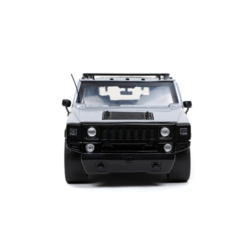 Just Trucks 2003 Hummer H2 1:24 Scale Die-Cast Metal Vehicle with Tire Rack