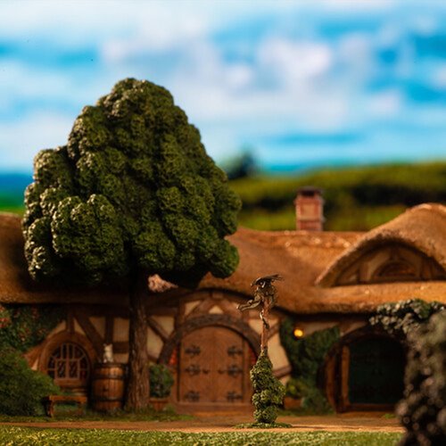 The Lord of the Rings Trilogy The Green Dragon Inn Limited Edition Environment Statue