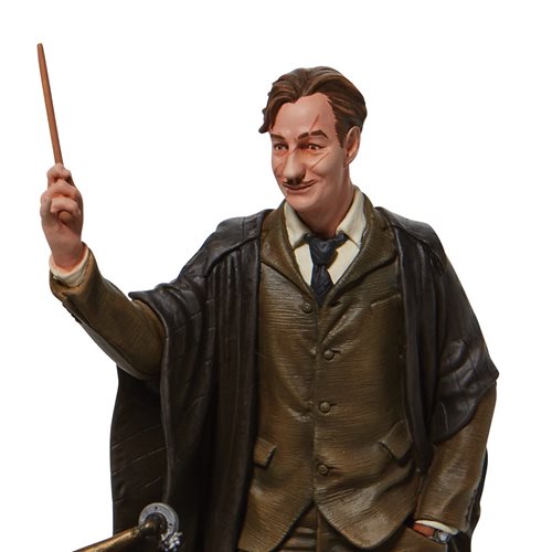 Wizarding World of Harry Potter Professor Remus Lupin Statue