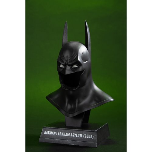 DC Direct Prop Replica Wave 3 Batman Arkham Asylum 1:3 Scale Cowl