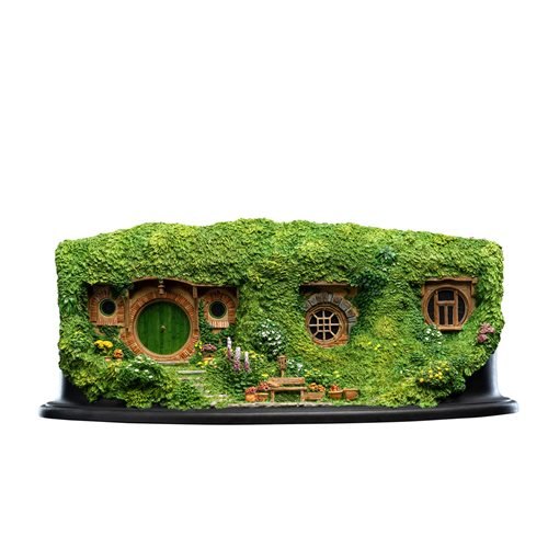 The Lord of the Rings Bag End Hobbit Hole Environment Statue