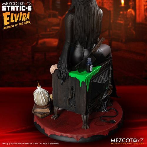 Elvira Mistress of the Dark Static Six 1:6 Statue