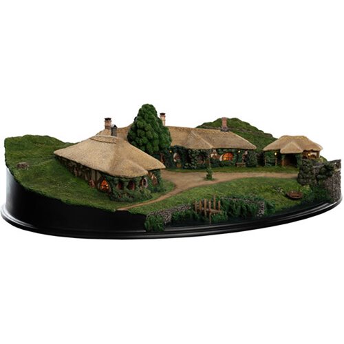 The Lord of the Rings Trilogy The Green Dragon Inn Limited Edition Environment Statue