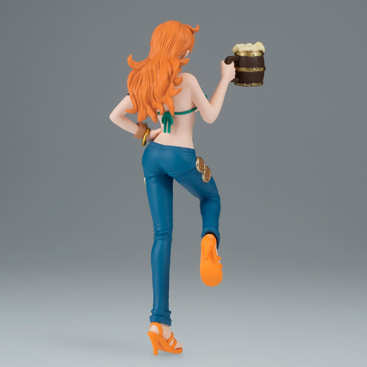 One Piece - Nami, the super cool navigator of the next pirate king!