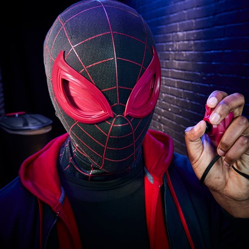 Spider-Man Marvel Legends Series Miles Morales Electronic Expressive Mask