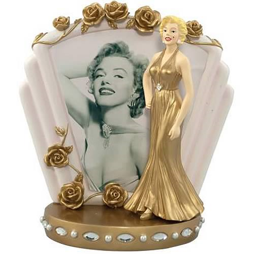 This 6-inch tall Marilyn Monroe Figurine presents the Hollywood sex kitten ...