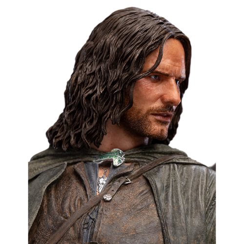 The Lord of the Rings Aragorn Hunter of the Plains 1:6 Scale Statue