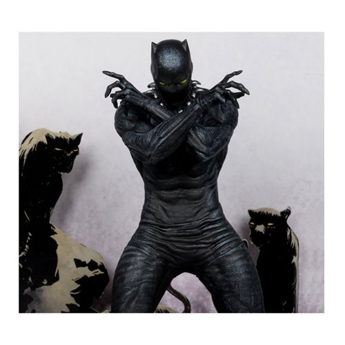 Marvel Wave 4 Black Panther Marvel Knights #4 1:10 Scale Posed Figure with Scene
